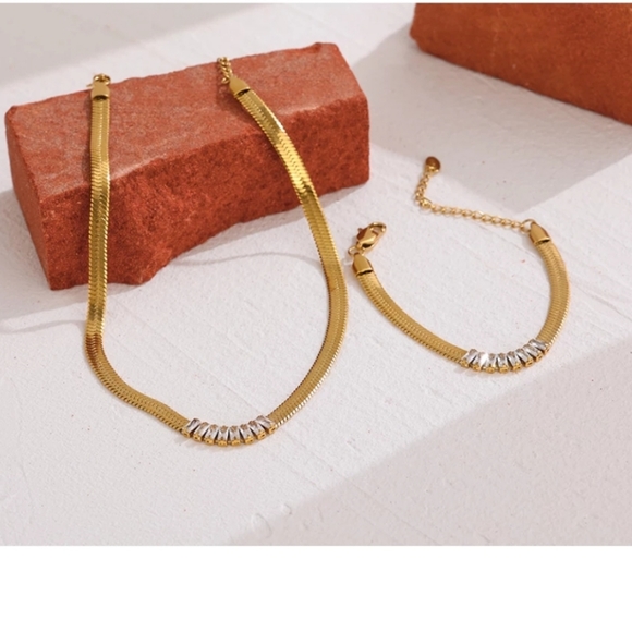 Exquisite Cubic Zirconia Bracelet - Picture 6 of 6